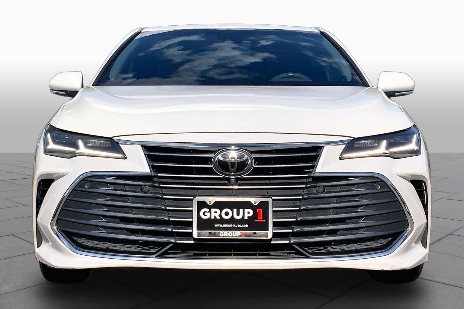 Used 2022 Wind Chill Pearl Toyota Limited image 4