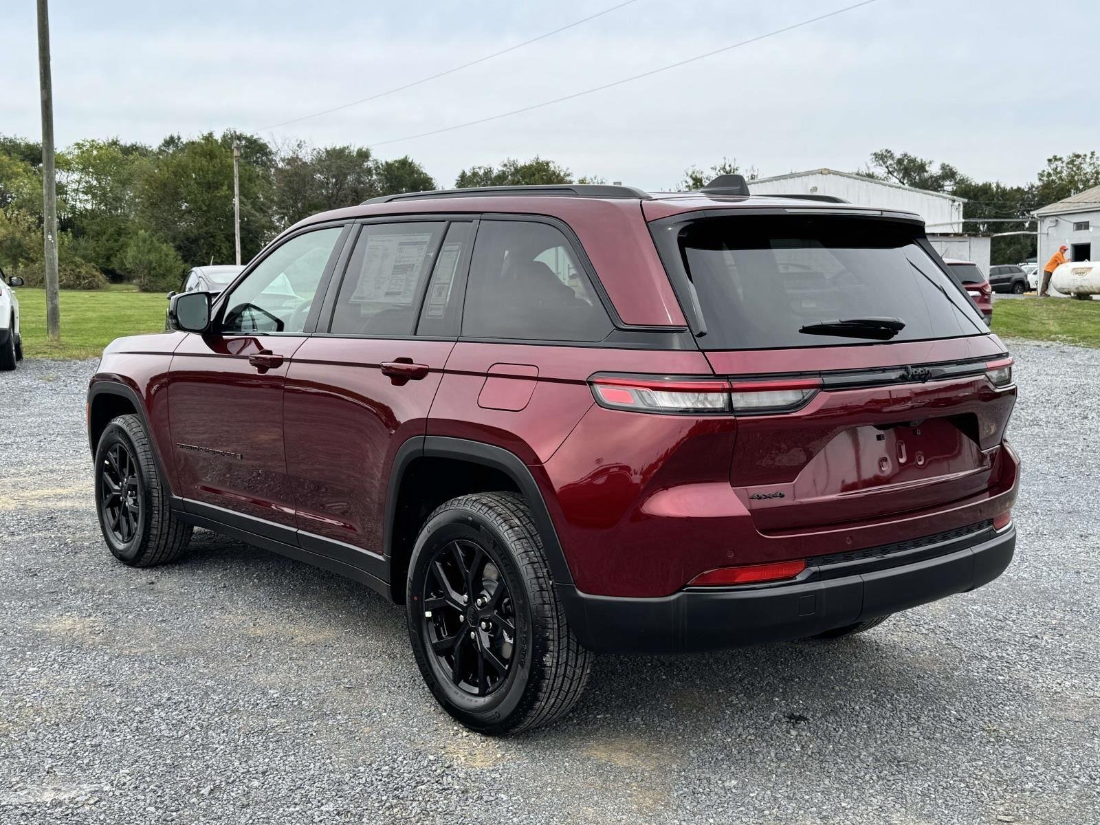 New 2025 Velvet Red Pearl-Coat Exterior Paint Jeep Altitude image 21