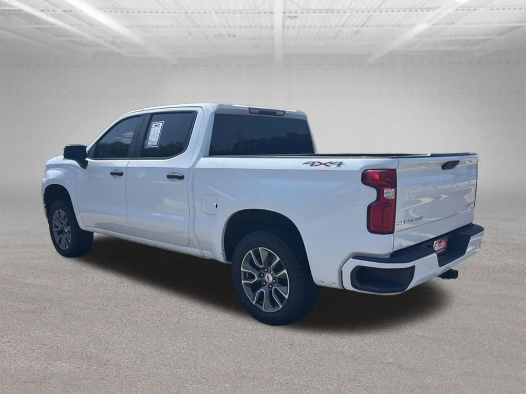 Used 2021 White Chevrolet Custom image 4