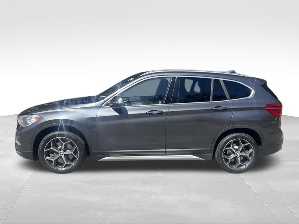 Used 2018  BMW xDrive28i image 2