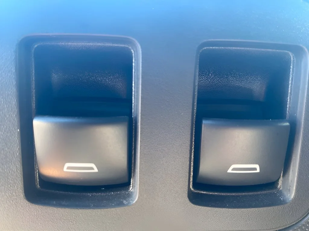 Used 2025 White Chevrolet 600 image 13