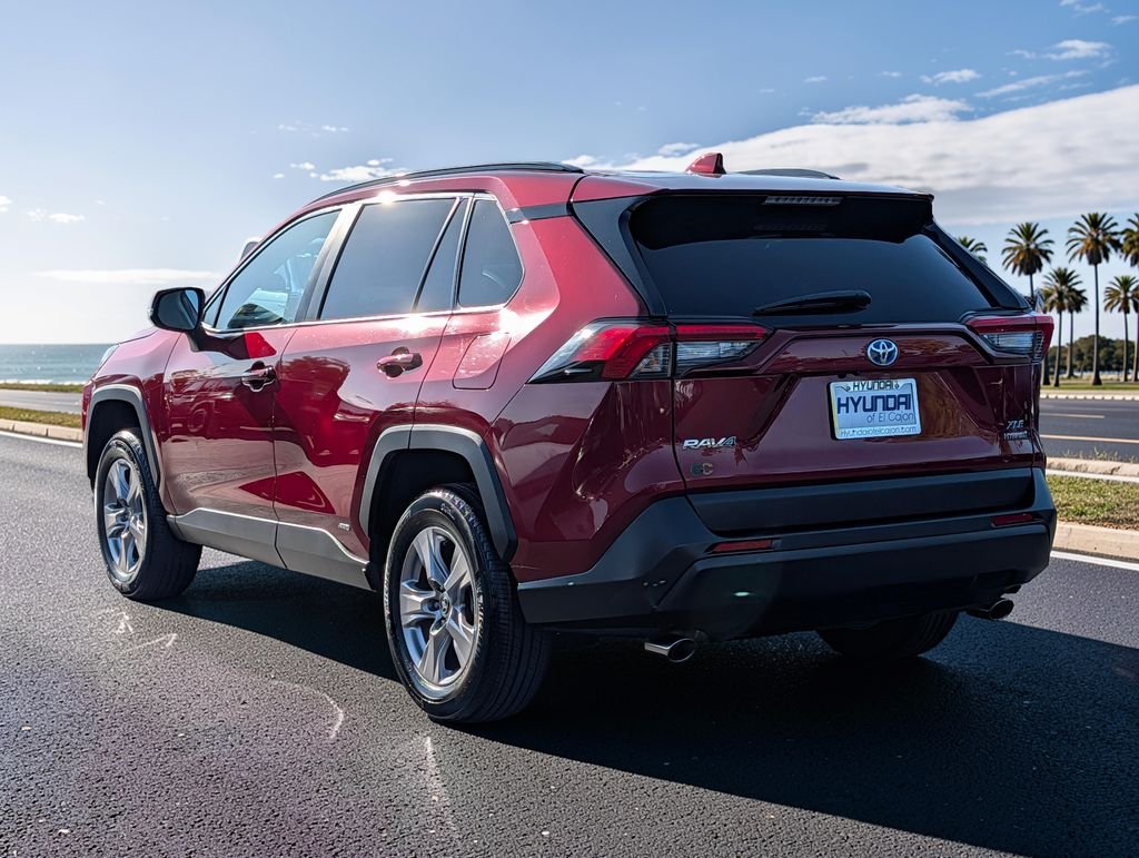 2024 Toyota RAV4 XLE - Photo 7