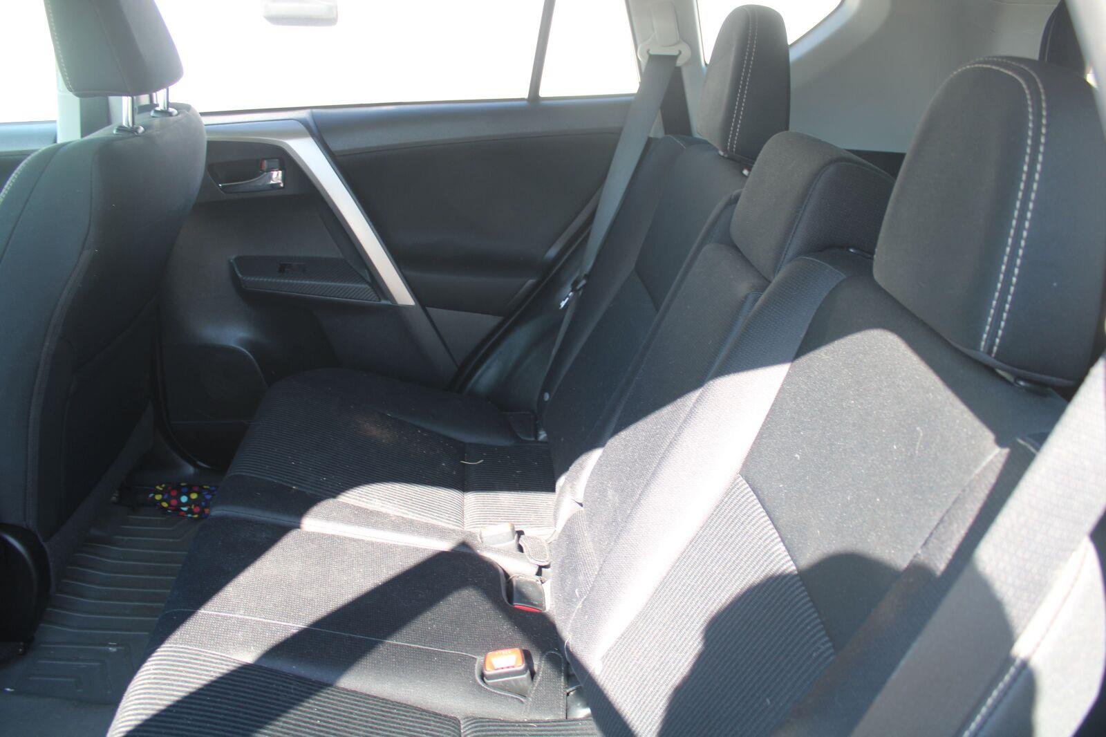 Used 2015 Super White Toyota XLE image 7