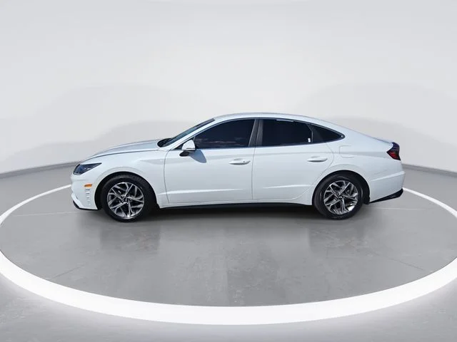 Used 2023 White Hyundai SEL image 5