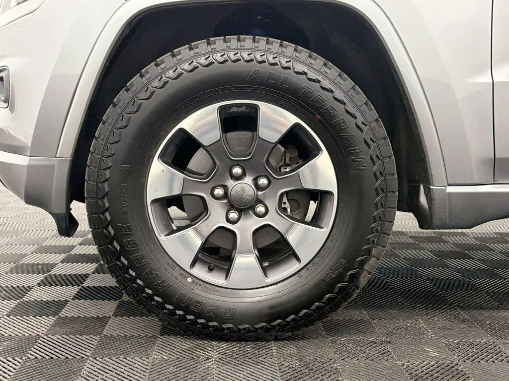 Used 2014 Billet Silver Metallic Clearcoat Jeep Altitude image 13