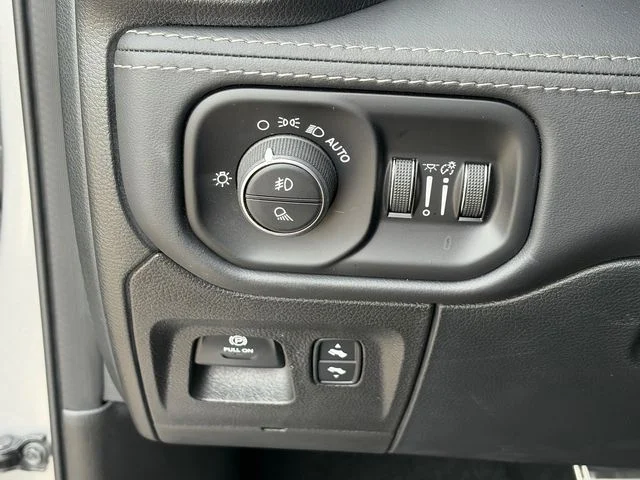 Used 2022 Silver Ram Limited image 20