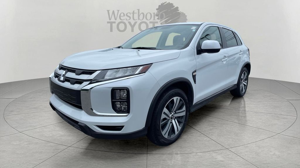 Used 2024 White Mitsubishi 2.0 ES image 3