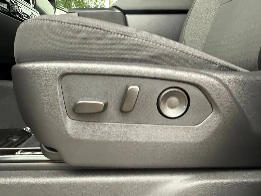 Used 2026 Onyx Black GMC Elevation image 12
