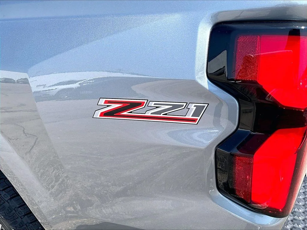 Used 2024 Gray Chevrolet Z71 image 27