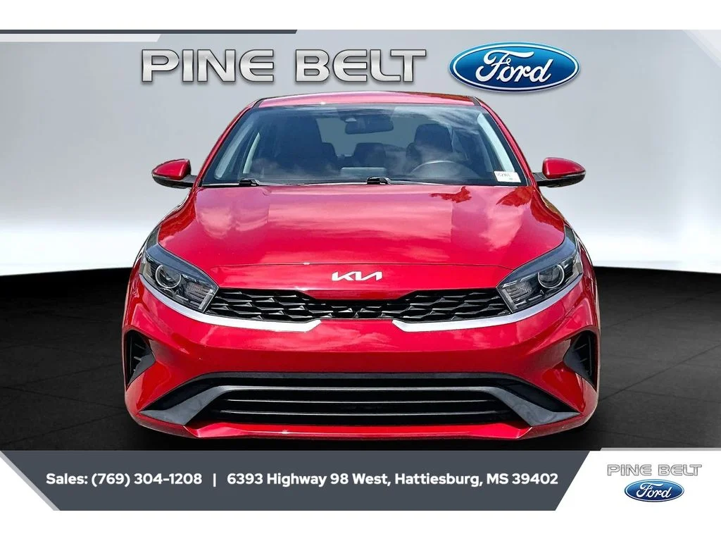 Used 2022 Currant Red Kia LXS image 3