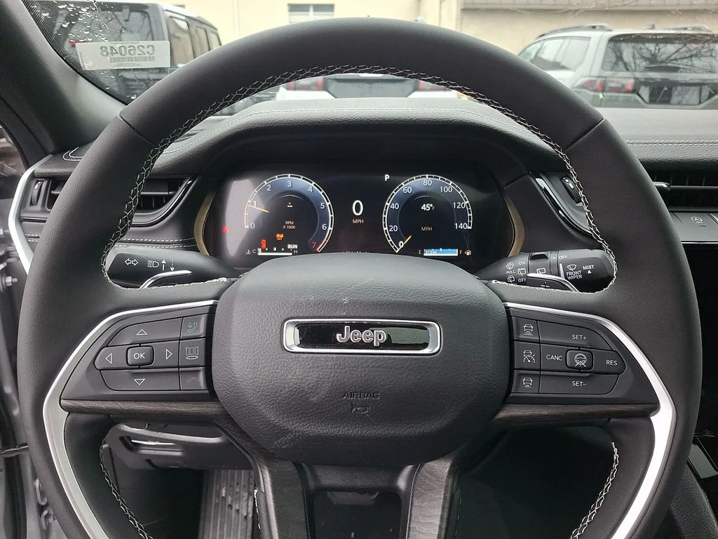 New 2026 Silver Zynith Exterior Paint Jeep Altitude image 13