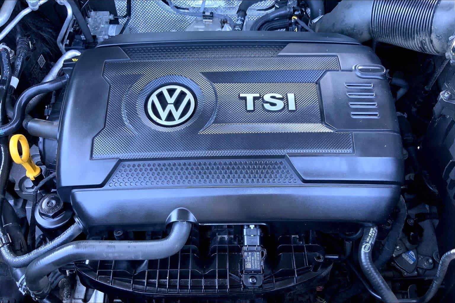 Used 2022 DEEP BLACK PEARL EFFECT Volkswagen 2.0T SE image 32