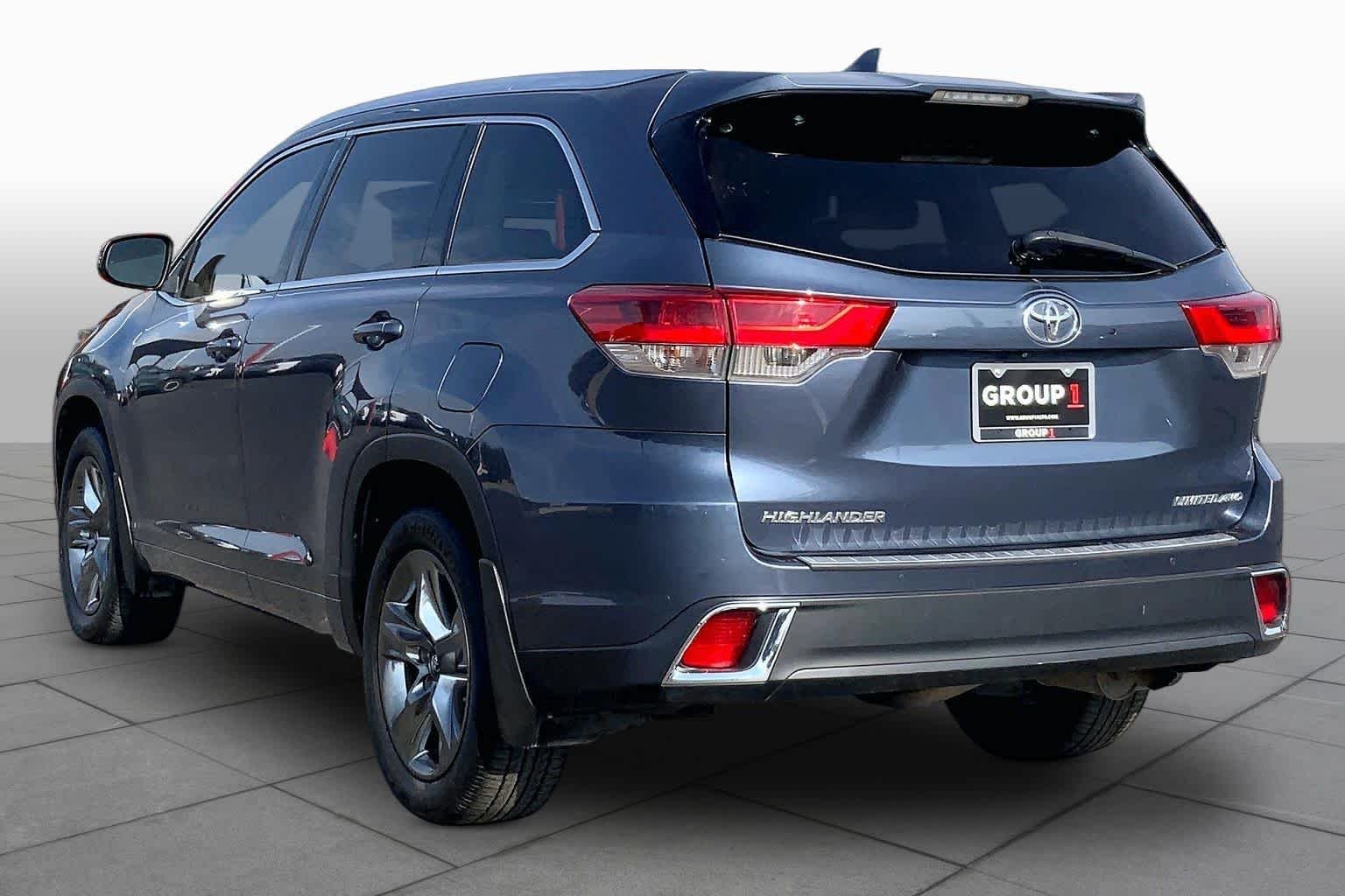 Used 2018 Shoreline Blue Pearl Toyota Limited Platinum image 12