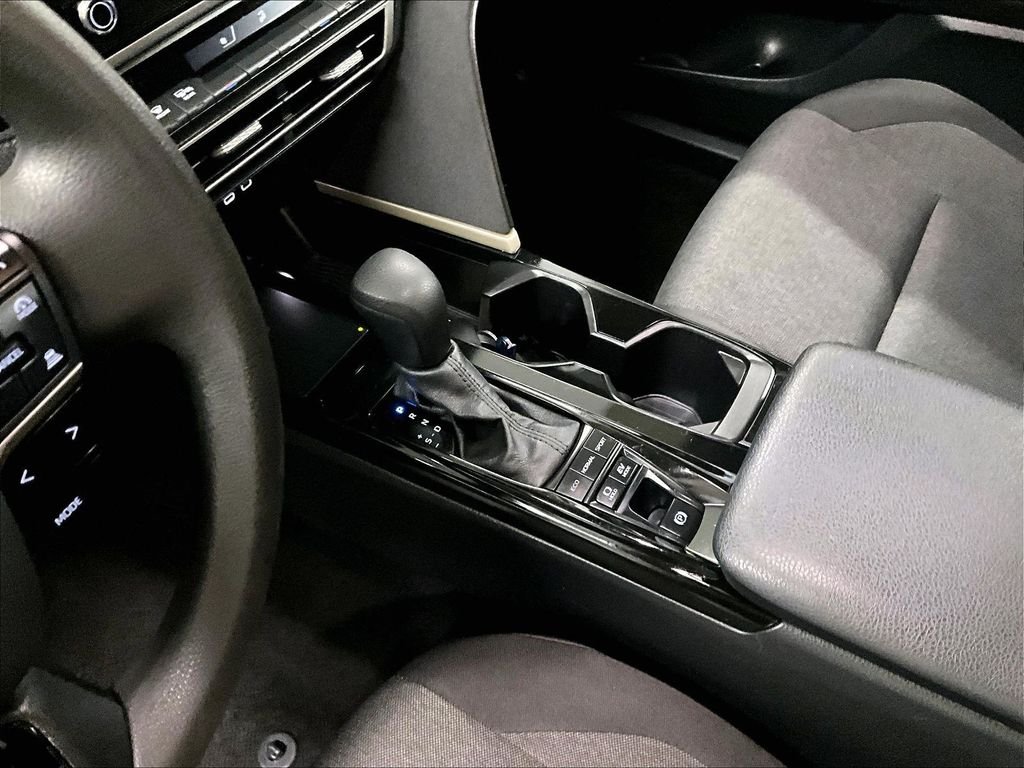Used 2025  Toyota LE image 20