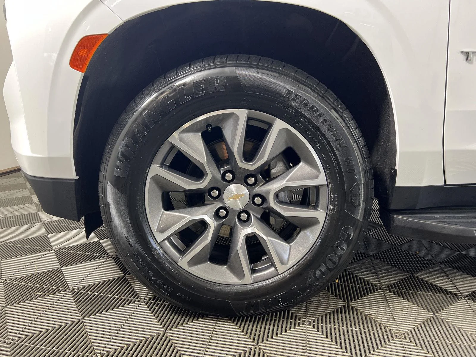 Used 2024 Summit White Chevrolet LS image 32