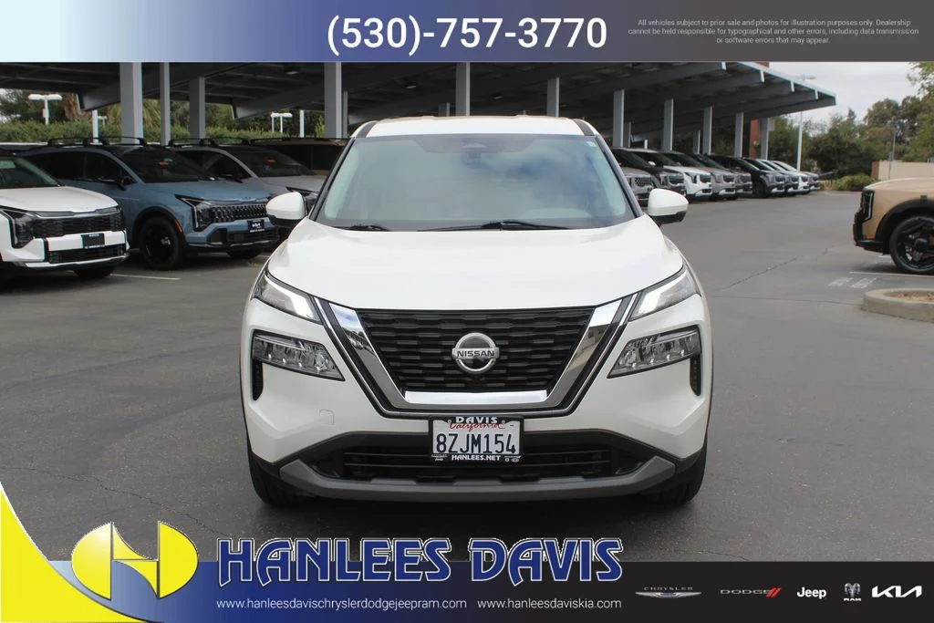 Used 2021 White Nissan SV image 4