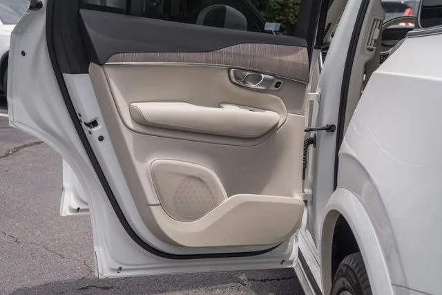Used 2023 Crystal White Volvo Plus image 36