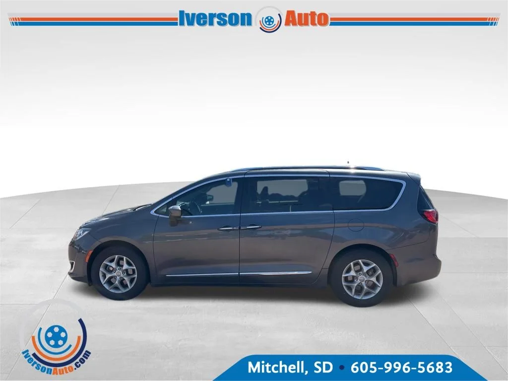 2020 Chrysler Pacifica Touring L's photo
