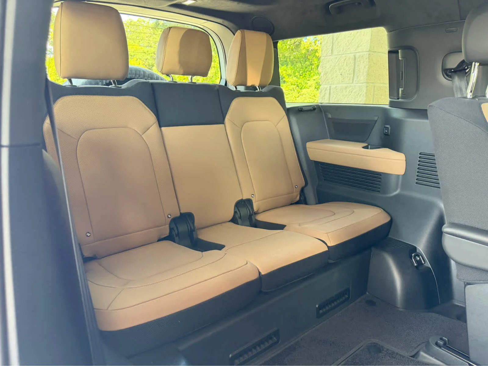 Certified Used 2025 Fuji White Land Rover V8 image 18