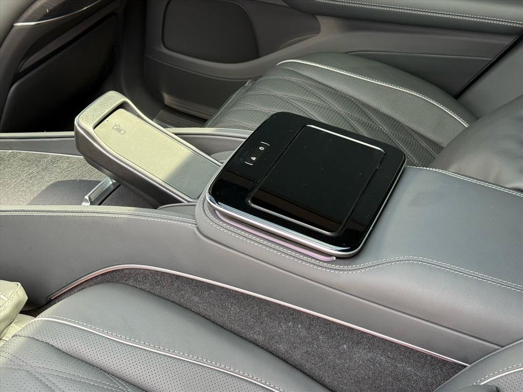 Certified Used 2025 Cirrus Silver (Upper) / Obsidian Black Metallic (Lower) Mercedes-Benz Maybach GLS 600 image 14
