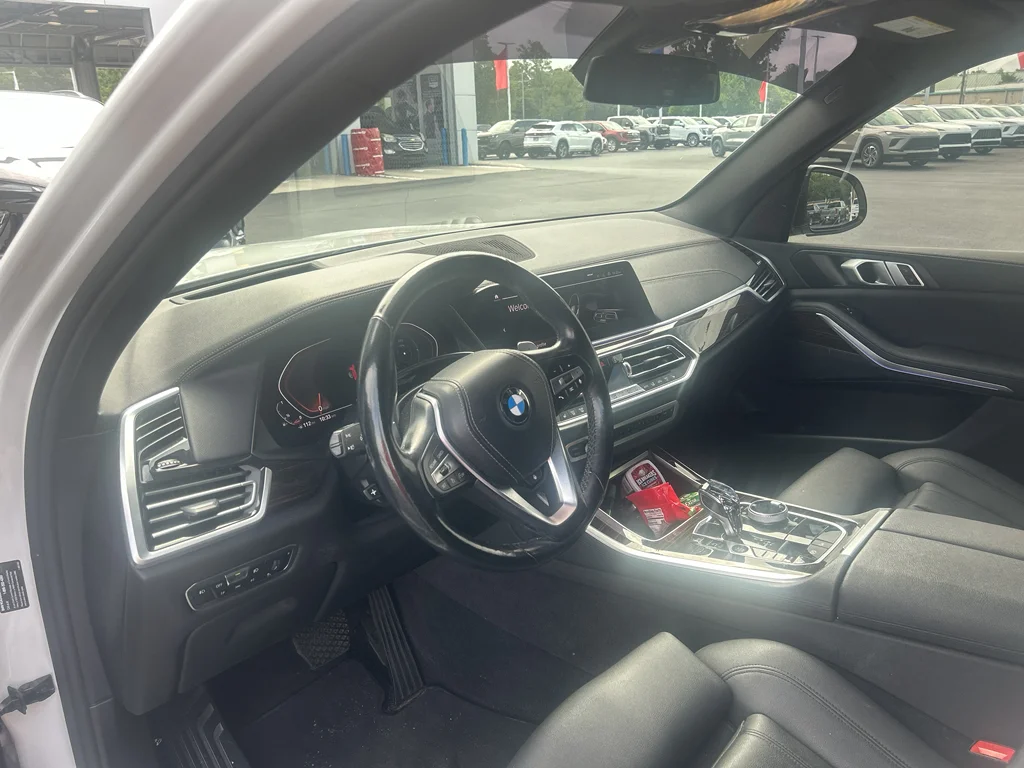 Used 2019 White BMW xDrive40i image 3