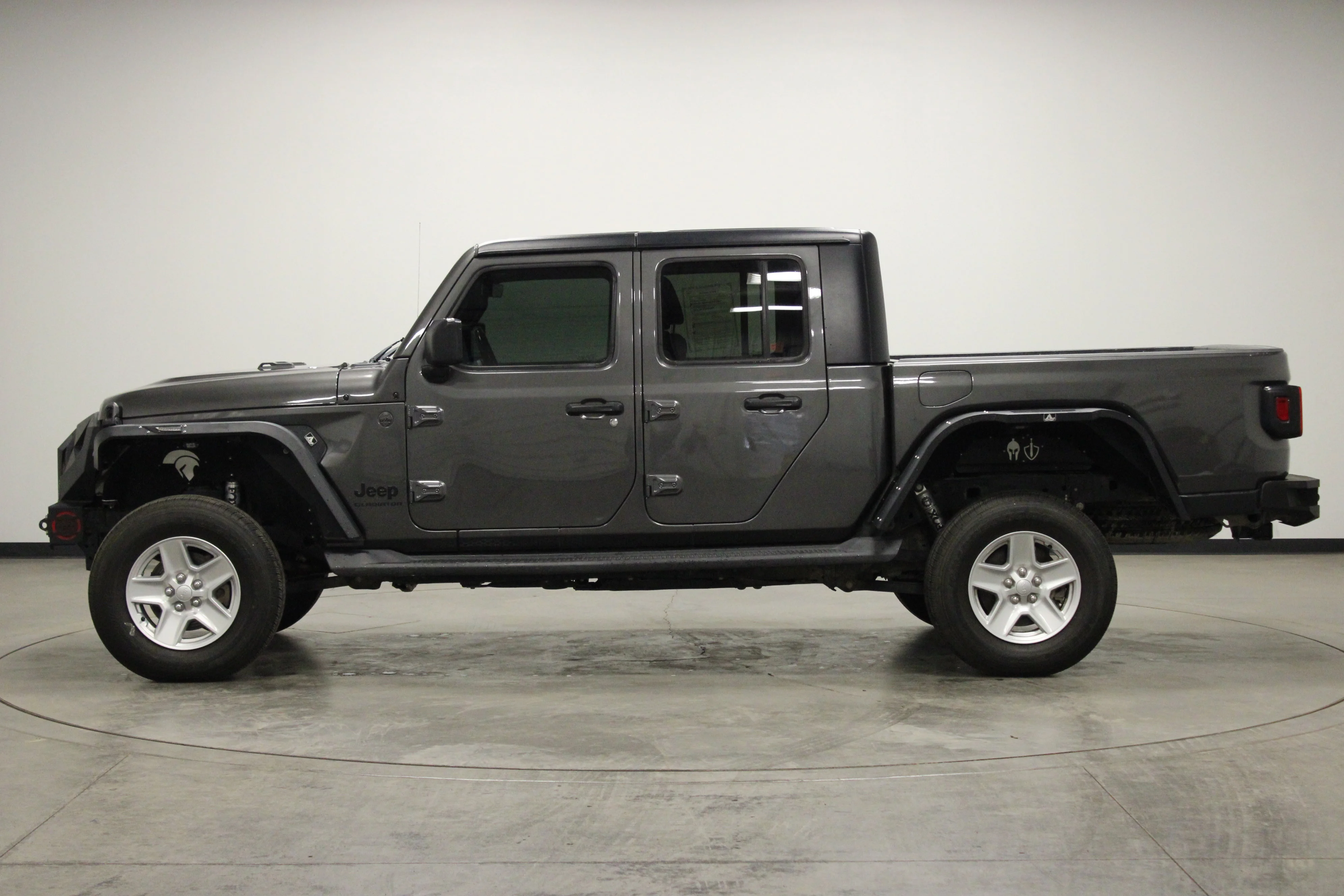 Used 2022 Granite Crystal Metallic Clearcoat Jeep Sport image 5