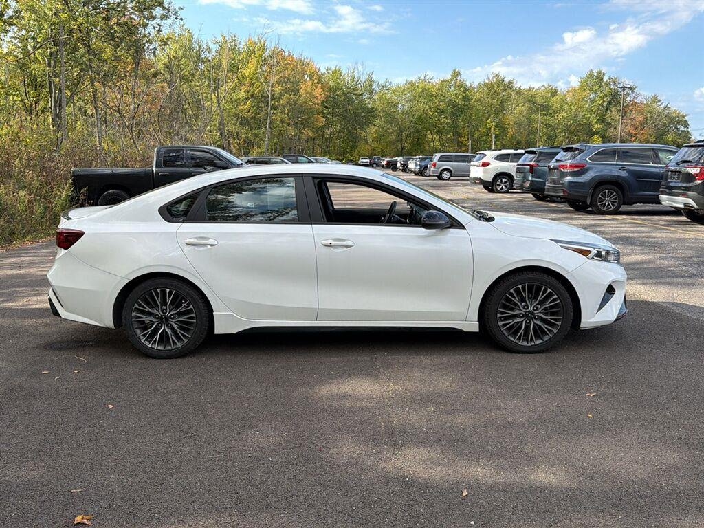 Used 2023 Snow White Pearl Kia GT-Line image 7