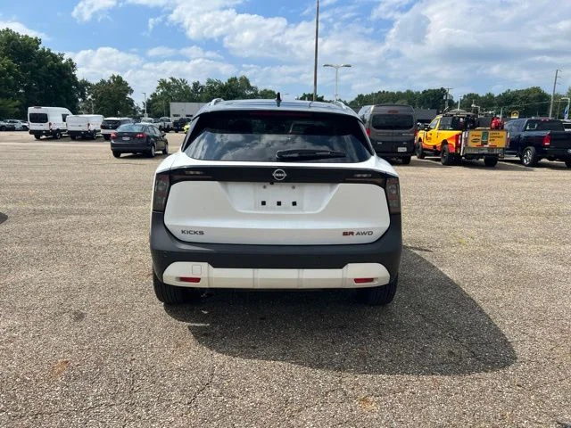 Used 2025 White Nissan SR image 4