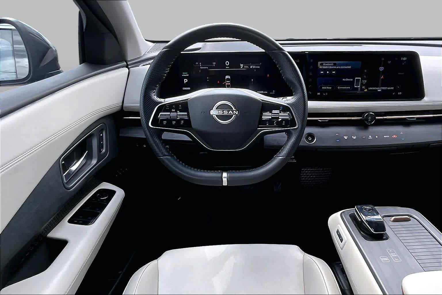 Used 2023 Black Diamond Pearl Nissan ENGAGE image 5
