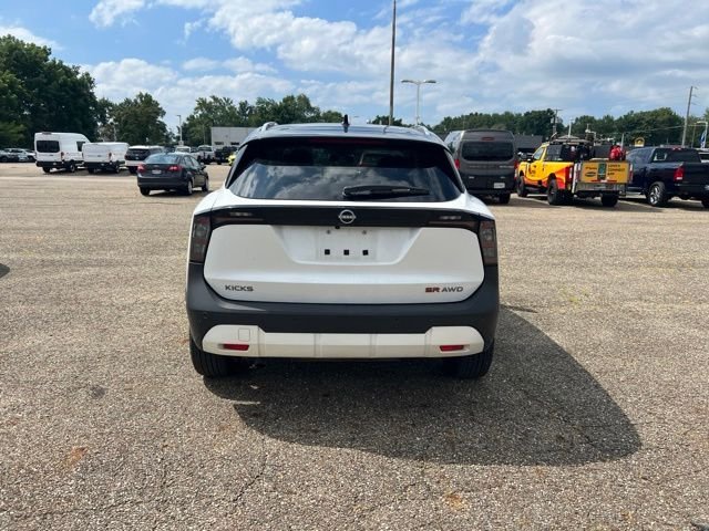 Used 2025 White Nissan SR image 4