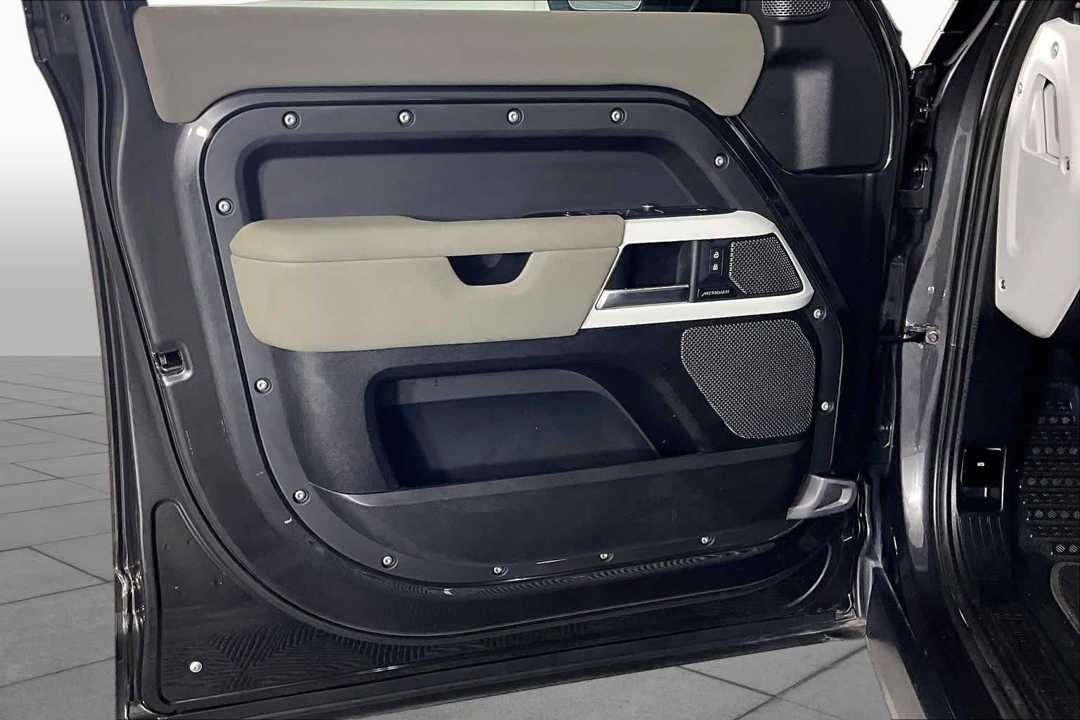 Used 2022 Eiger Grey Metallic Land Rover S image 20