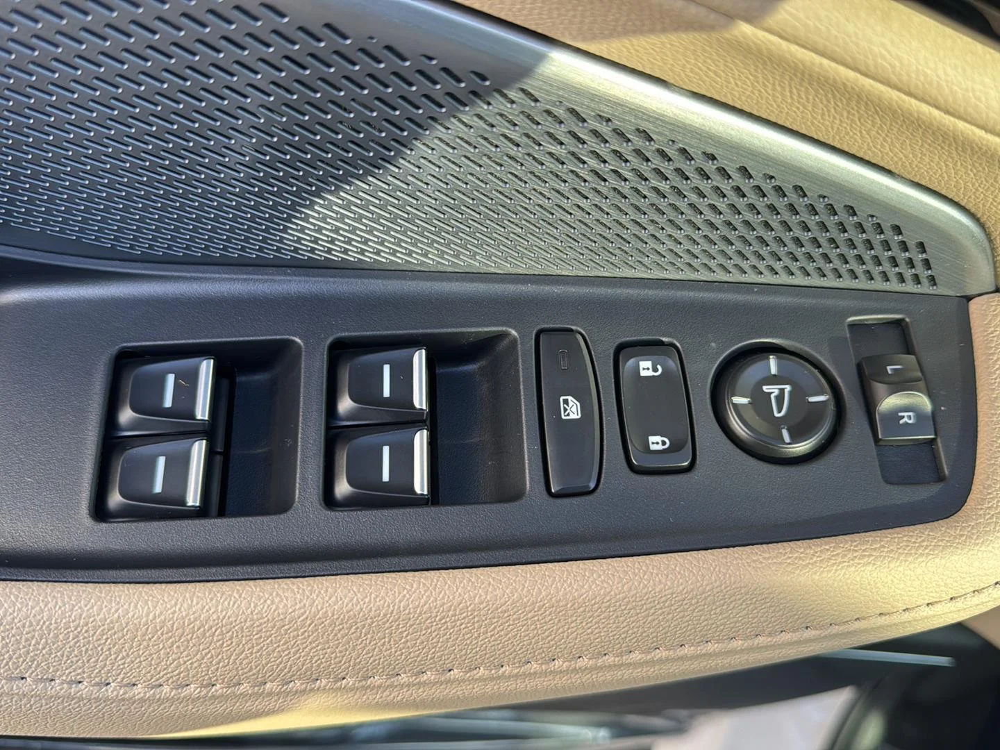 New 2026 Platinum White Pearl Acura SH-AWD image 27