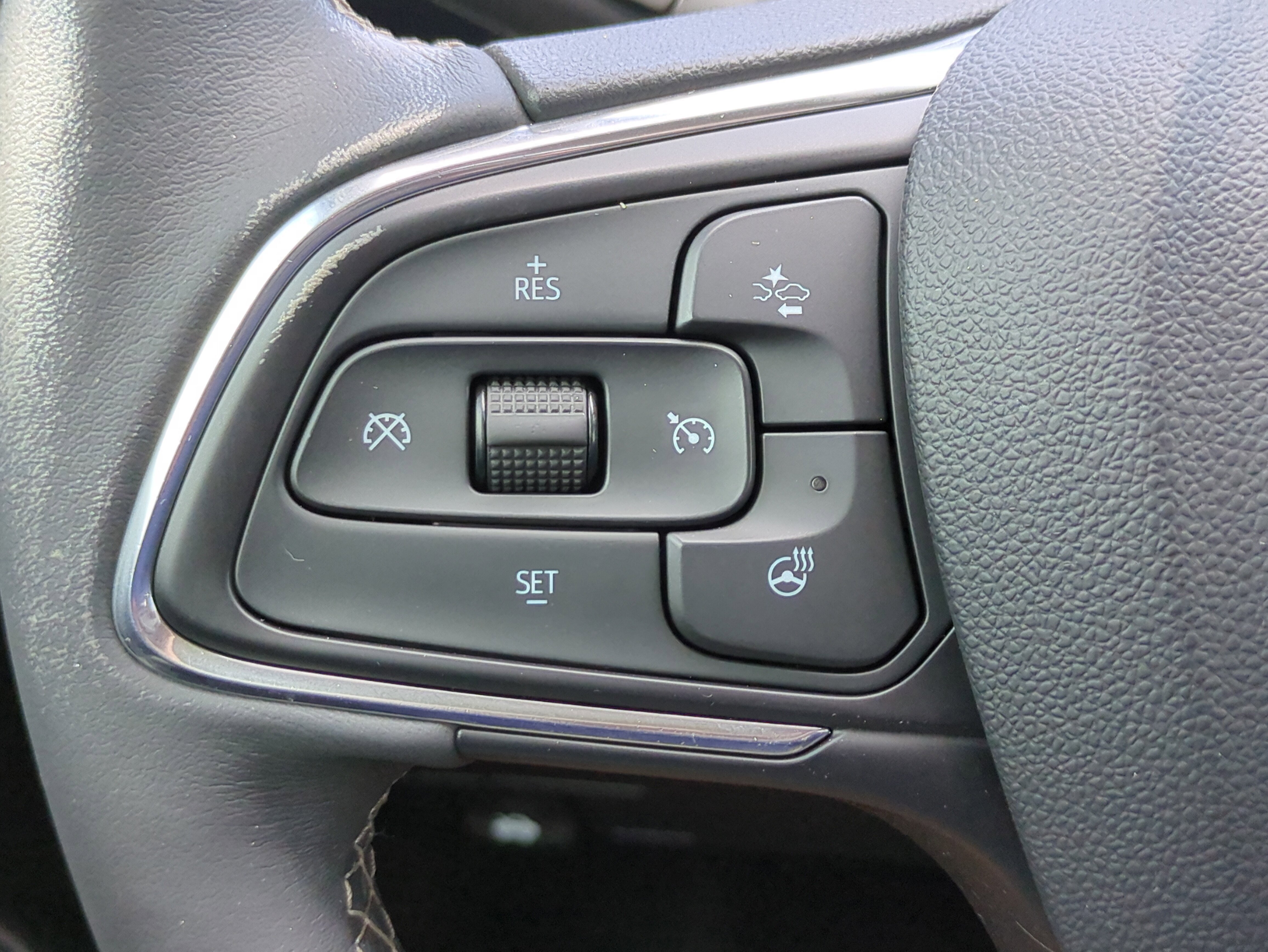 Used 2023 White Frost Tricoat Buick Essence image 30