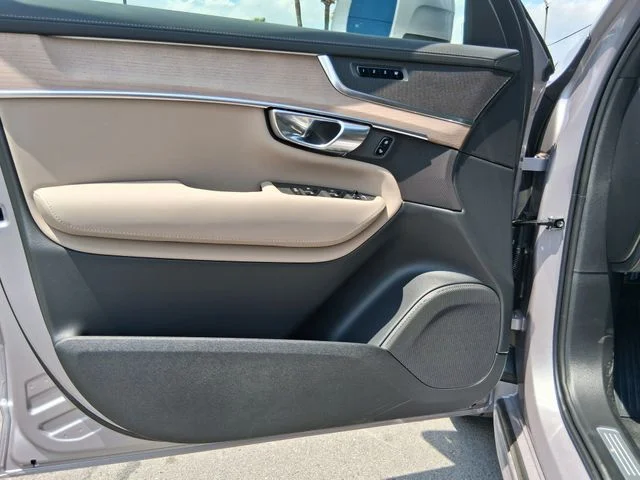New 2026 Aurora Silver Volvo Plus image 14