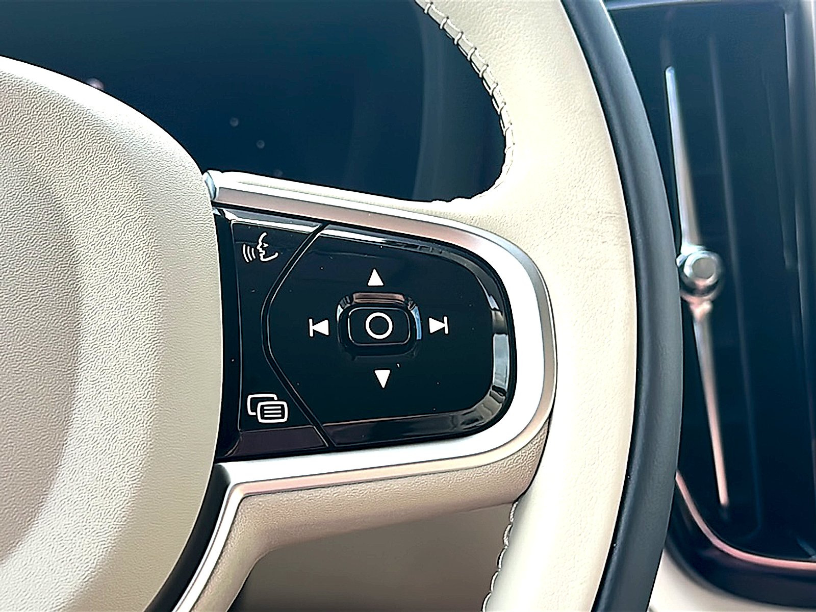 2026 Volvo XC60 Ultra - Photo 18