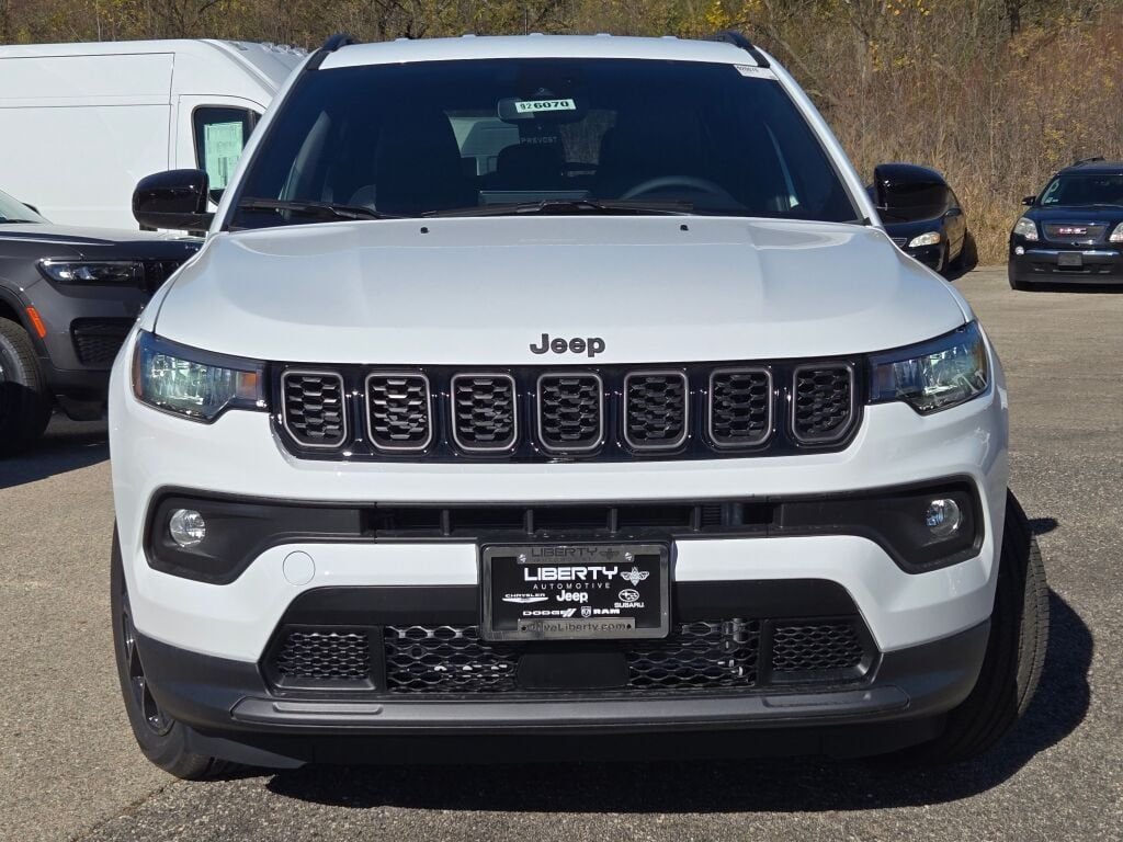 New 2026 Bright White Clearcoat Jeep Latitude image 4
