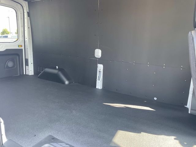 New 2026 Oxford White Ford Cargo Van image 5