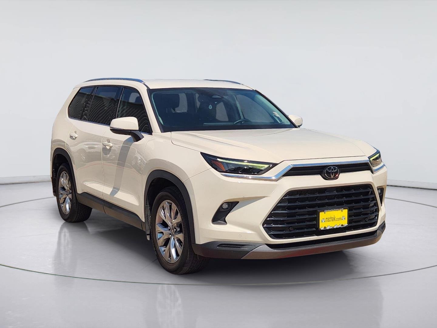2024 Toyota Grand Highlander photo 3 of 32
