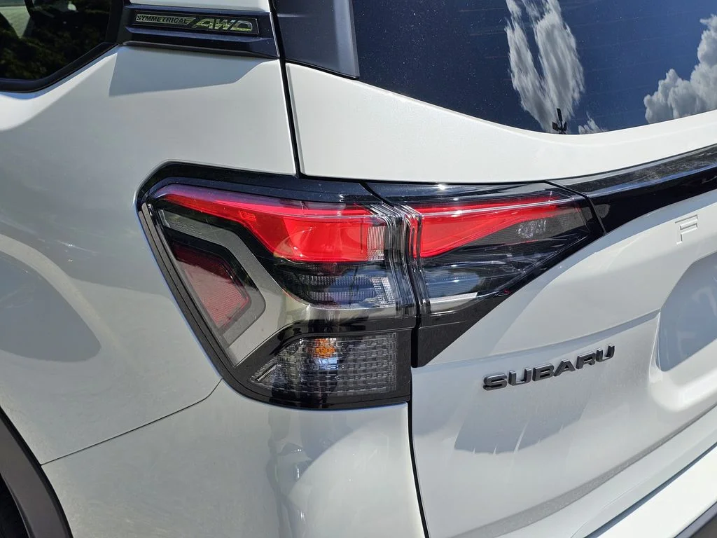 New 2026 CRYSTAL WHITE PEARL Subaru Limited image 7