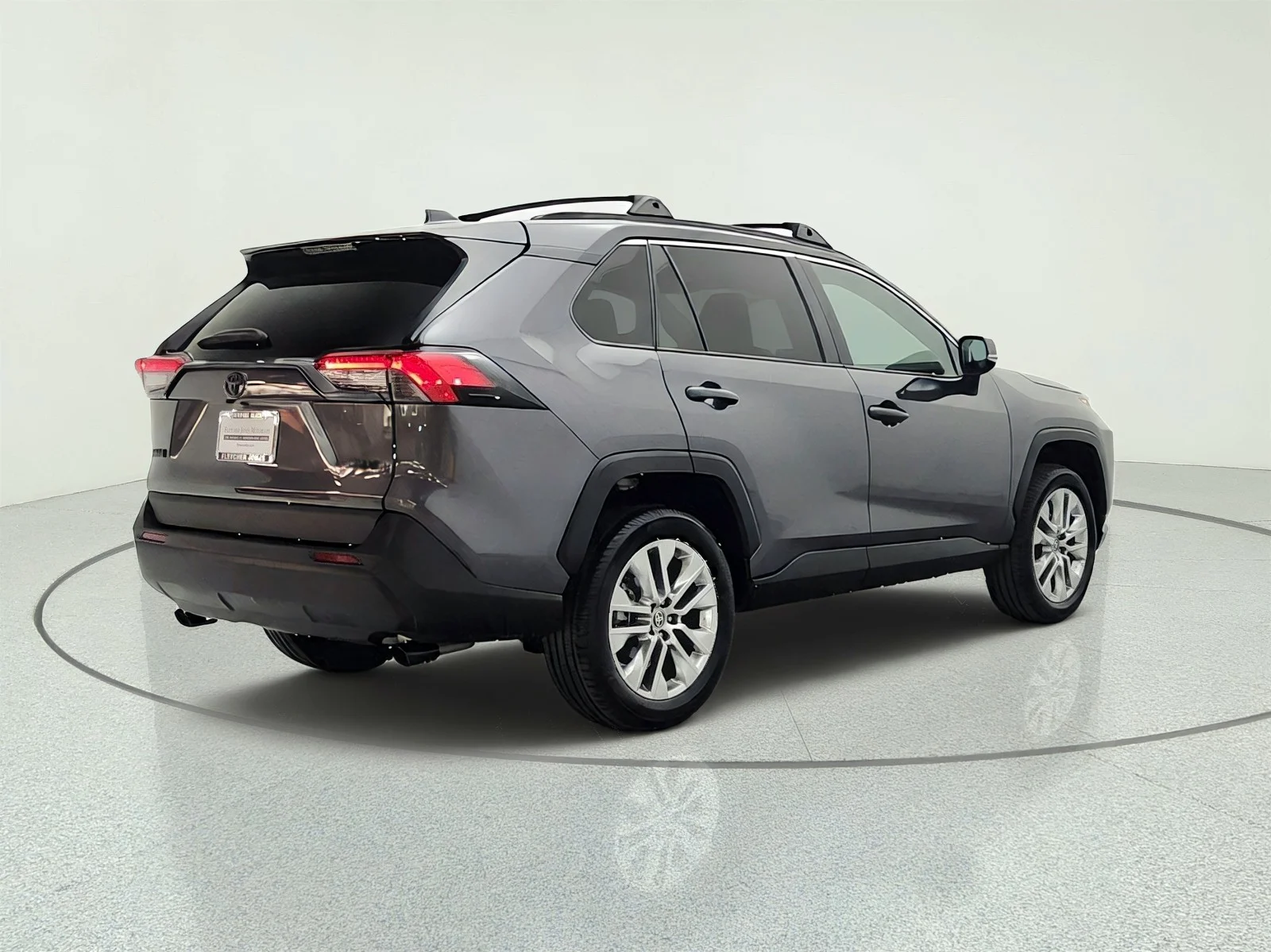 Used 2025 Magnetic Gray Metallic Toyota XLE Premium FWD (Natl) image 5
