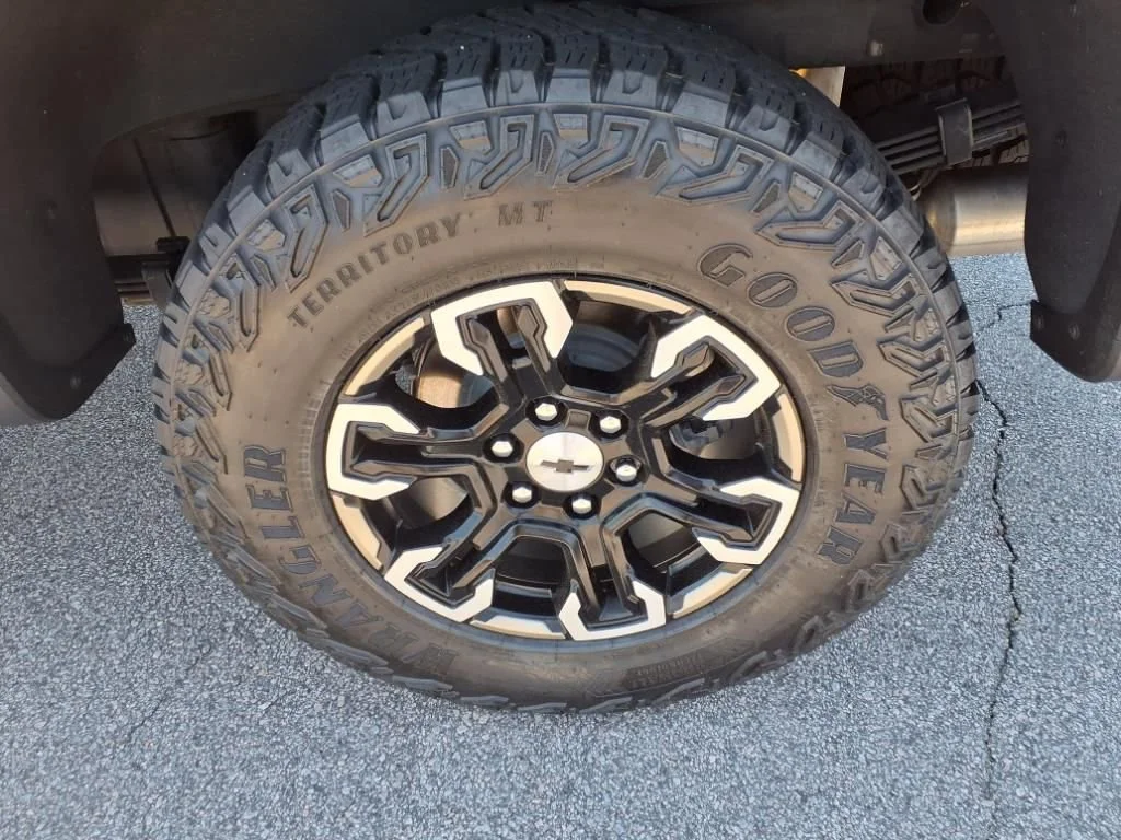 2023 Chevrolet Silverado 1500 ZR2 - Photo 10