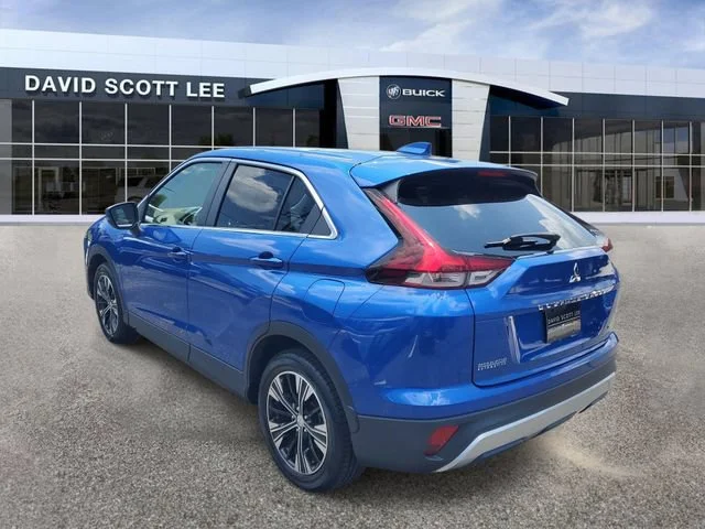Used 2022 Blue Mitsubishi SE image 3