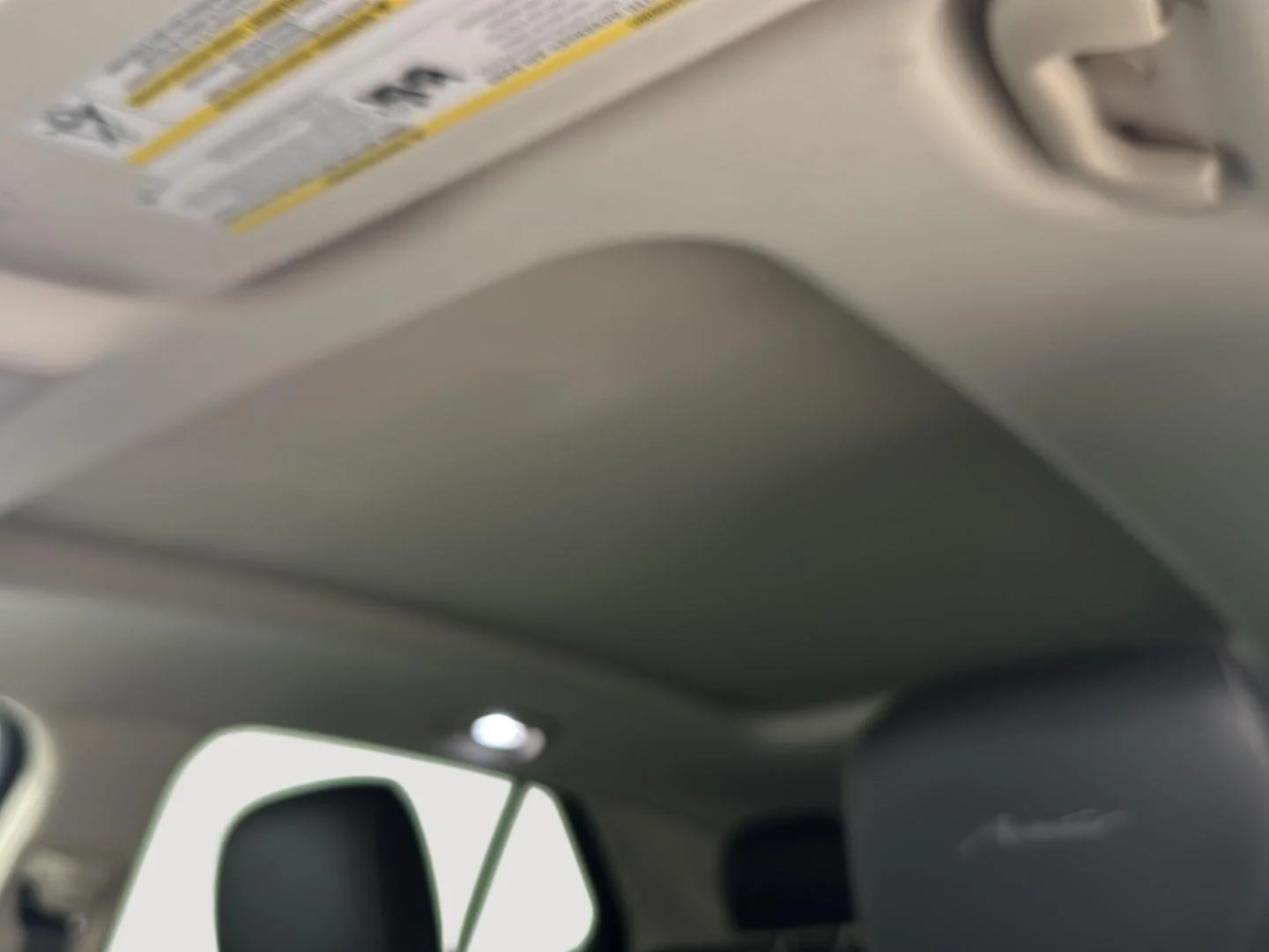 Used 2022 SUMMIT WHITE Buick Avenir image 18