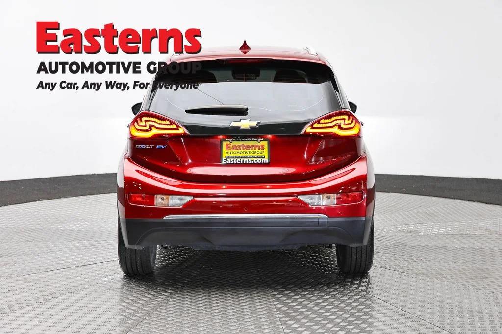 Used 2018 Red Chevrolet Premier image 6