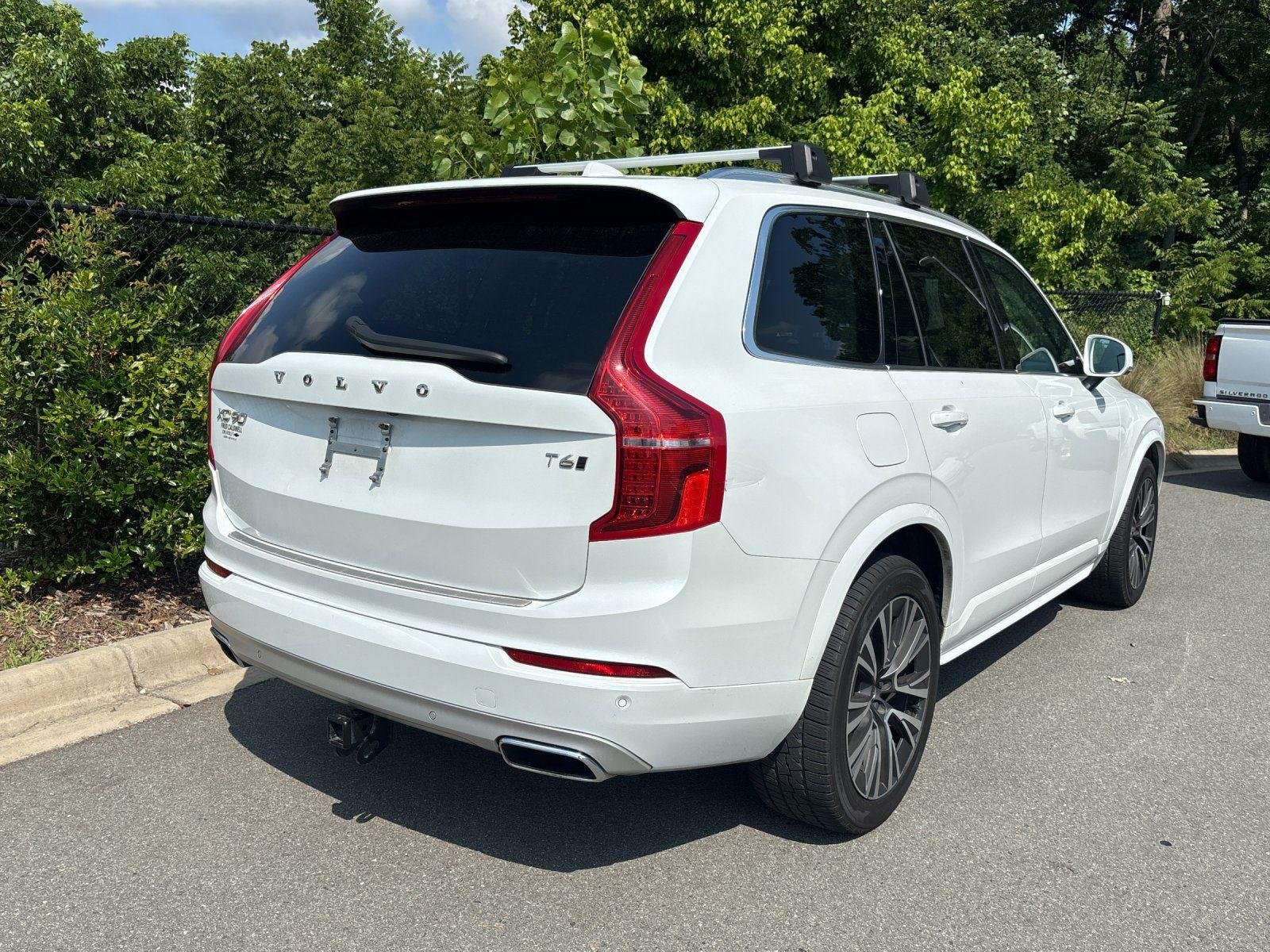 Used 2021 Crystal White Metallic Volvo Momentum image 5