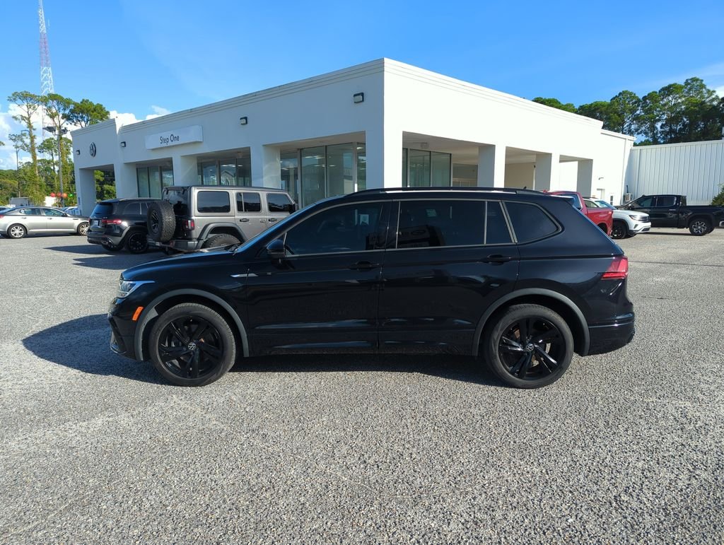 Used 2023 Black Volkswagen 2.0T SE R-Line Black image 4