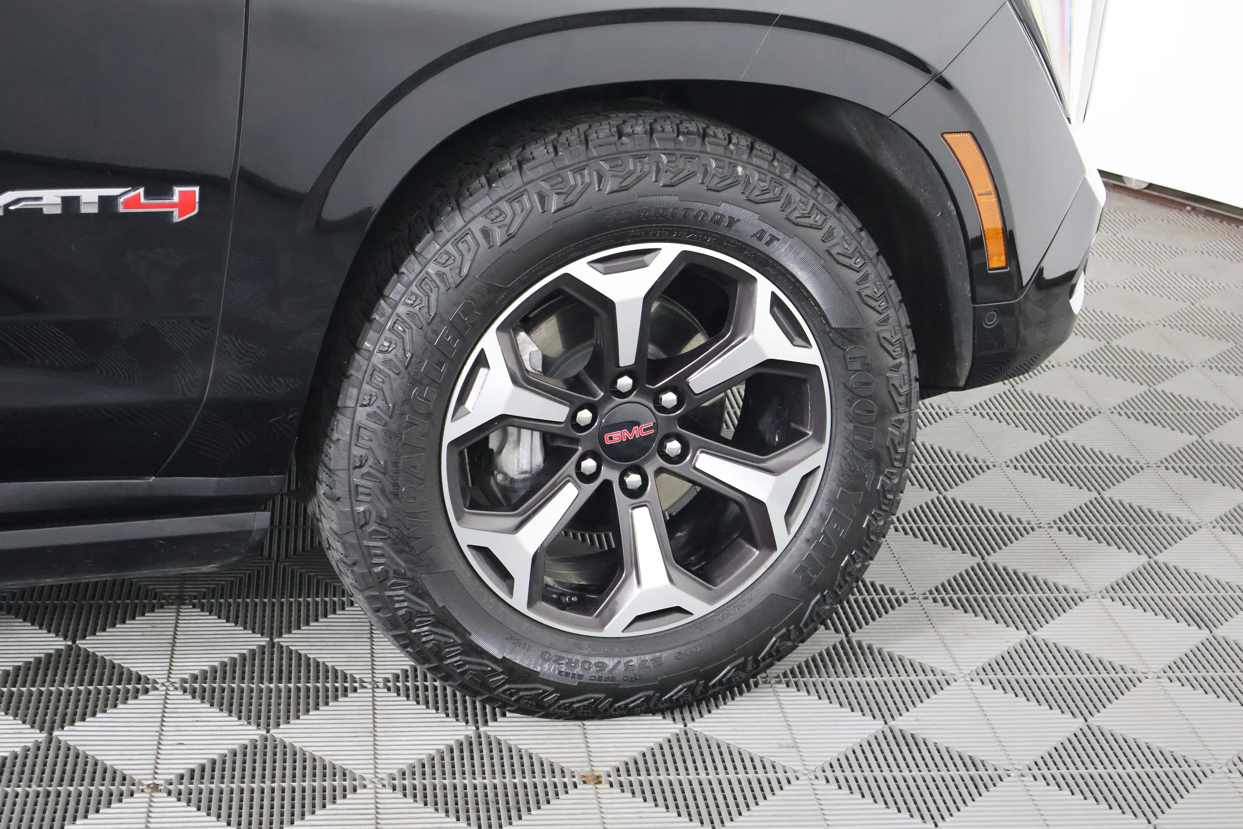 2025 GMC Yukon AT4 Ultimate - Photo 61