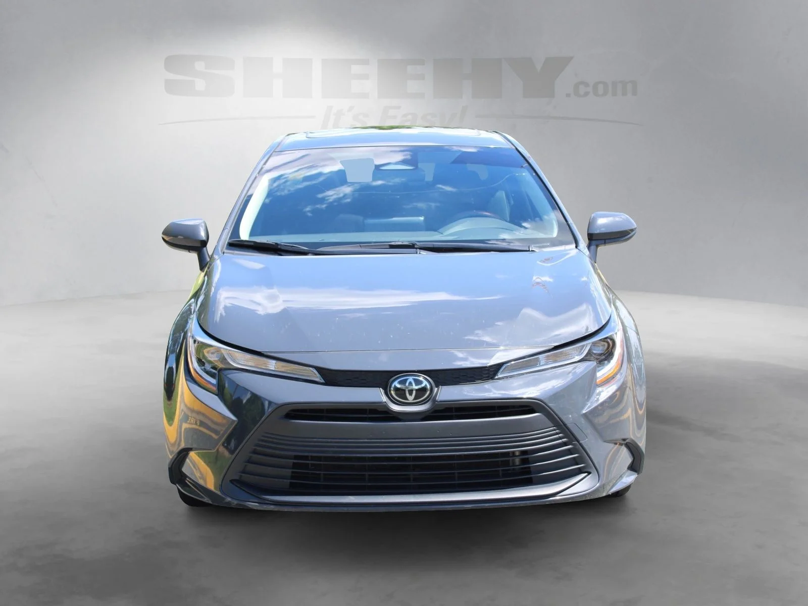 Used 2023  Toyota LE image 17