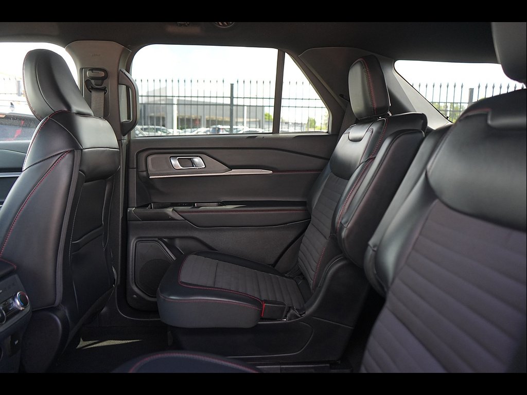 Used 2025 Agate Black Ford ST-Line image 15