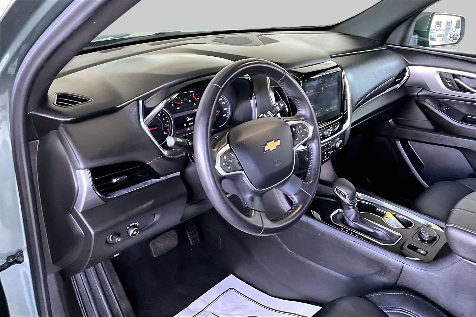 Used 2022 Silver Sage Metallic Chevrolet LT Cloth image 17